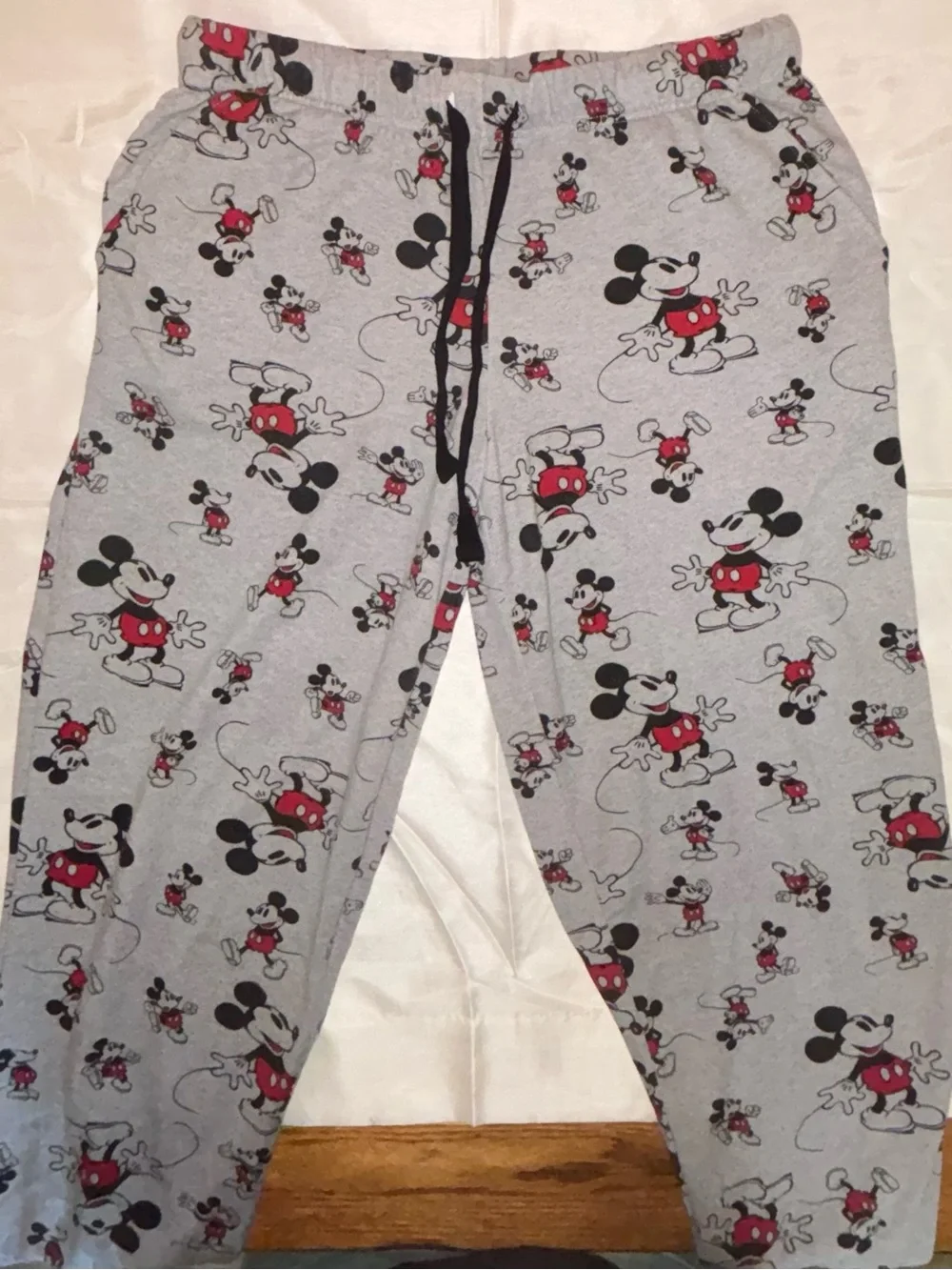 Disney Women’s/Unisex Gray Mickey Mouse Print Pajama Set - Red & Black Size M - Picture 5 of 8